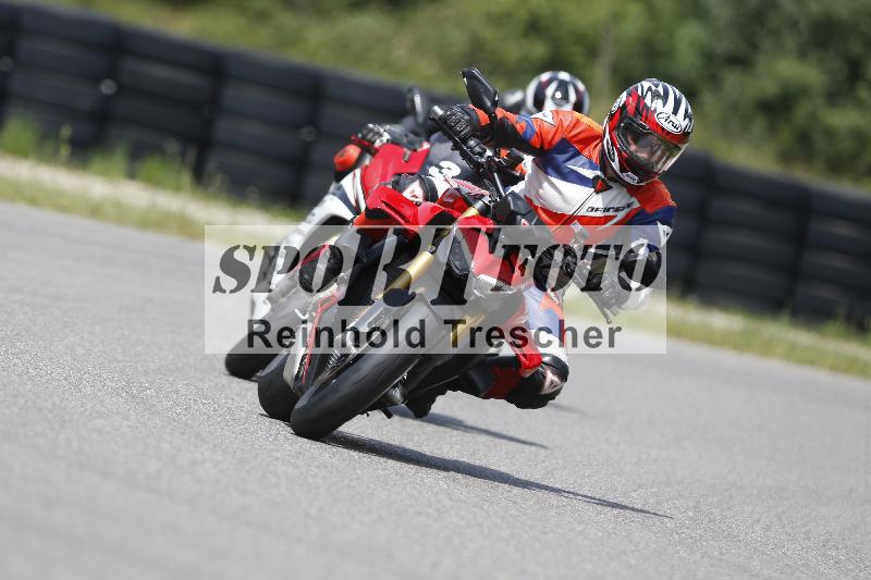 /27 12.06.2025 Ducati Schweiz Trackday Warmup  ADR/blau-bleu/ohne